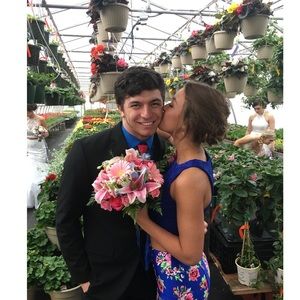 selling this pretty blue dress